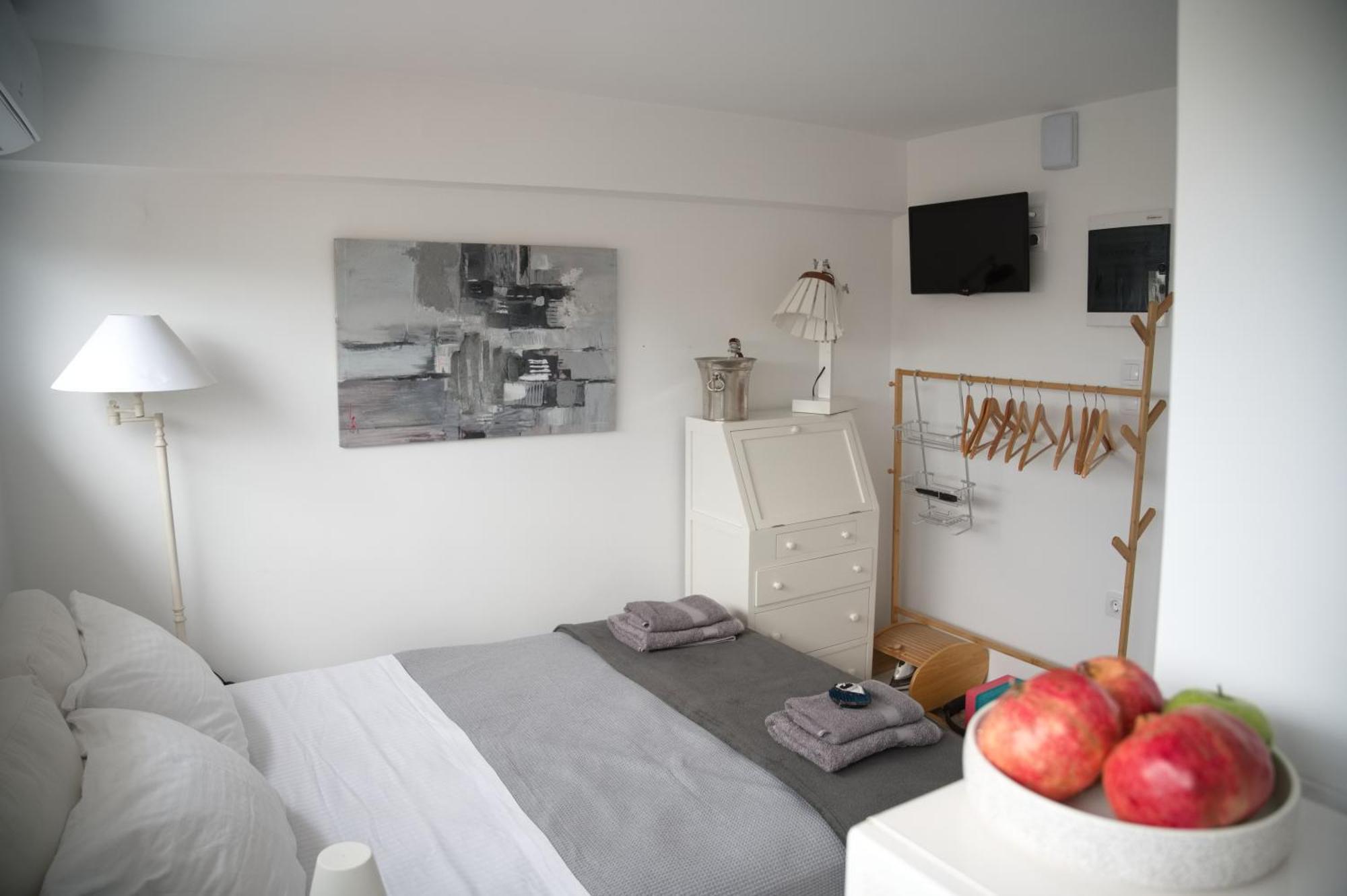 Central Aesthetic Studio With Panoramic Views Patras Buitenkant foto